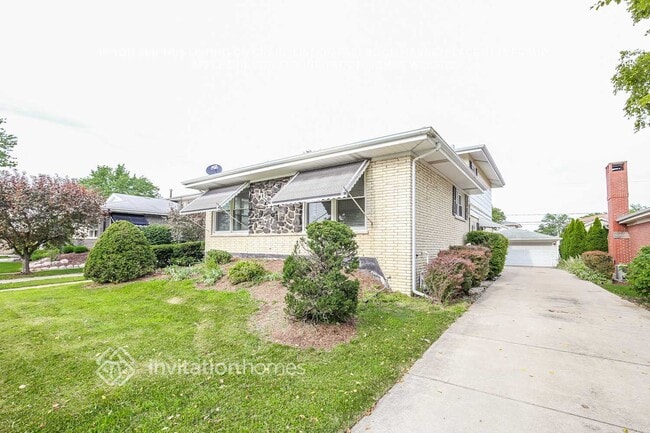 Building Photo - 10801 Kolmar Ave