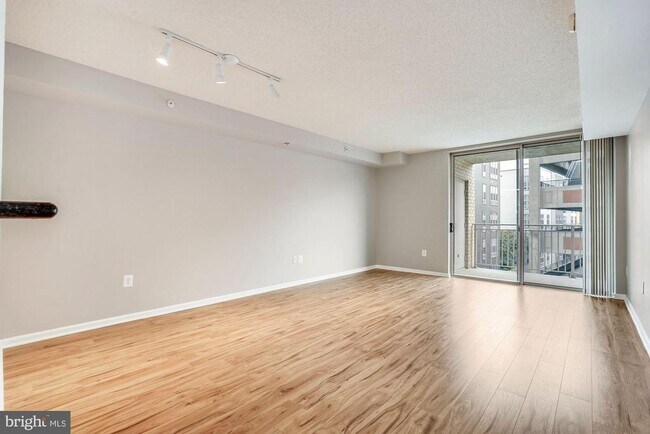 Building Photo - 2726 Gallows Rd