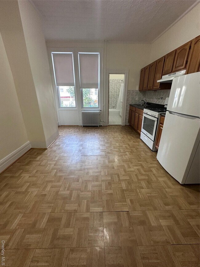 Foto del edificio - 19-39 Gates Ave