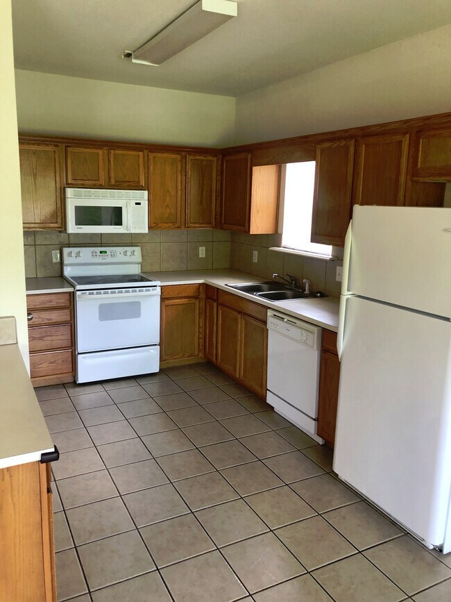 Building Photo - 728 Paso Fino St