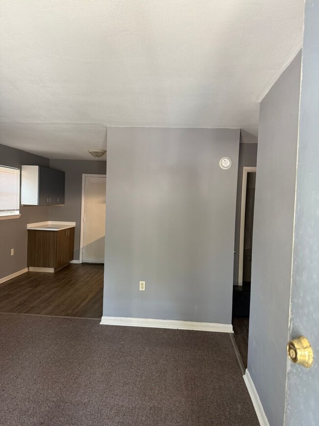 Building Photo - Affordable 2-Bedroom 1-Bath Duplex - Great...