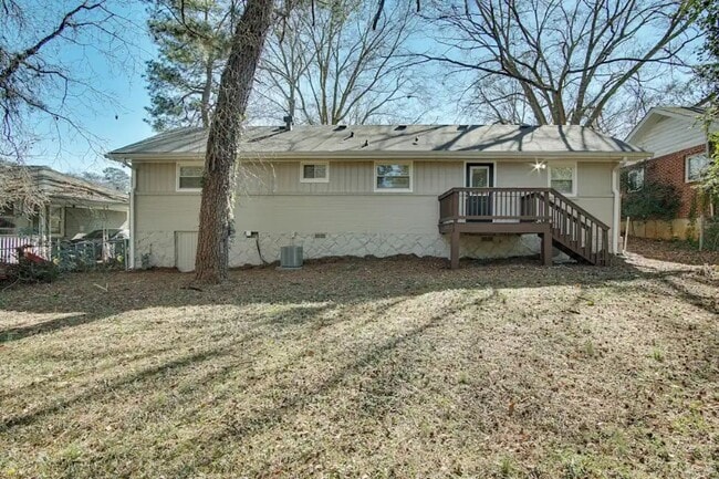 Building Photo - 18741 Rosewood Rd