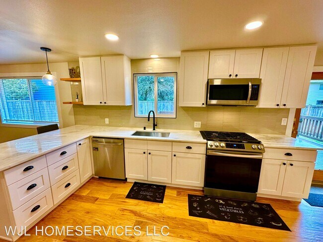 Building Photo - 3 br, 2 bath House - 2218 166th Place NE