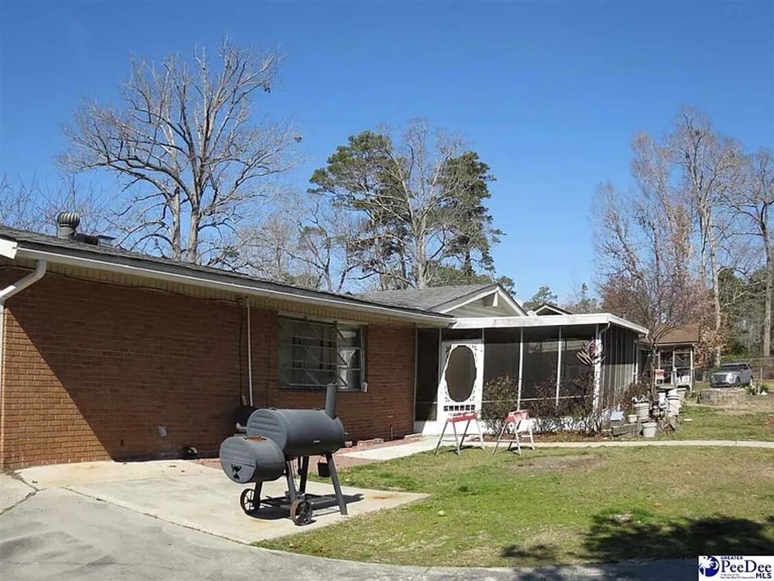 Building Photo - 237 Creek Dr