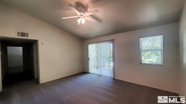 Foto del edificio - 6850 Sharlands Ave.