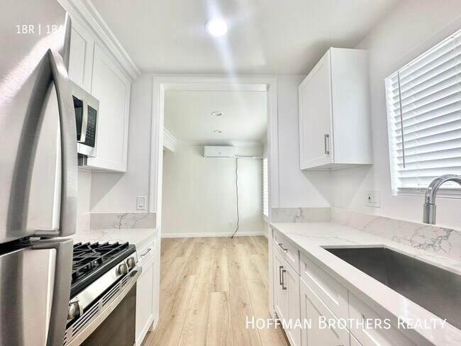 Foto del edificio - 1602 Winona Blvd