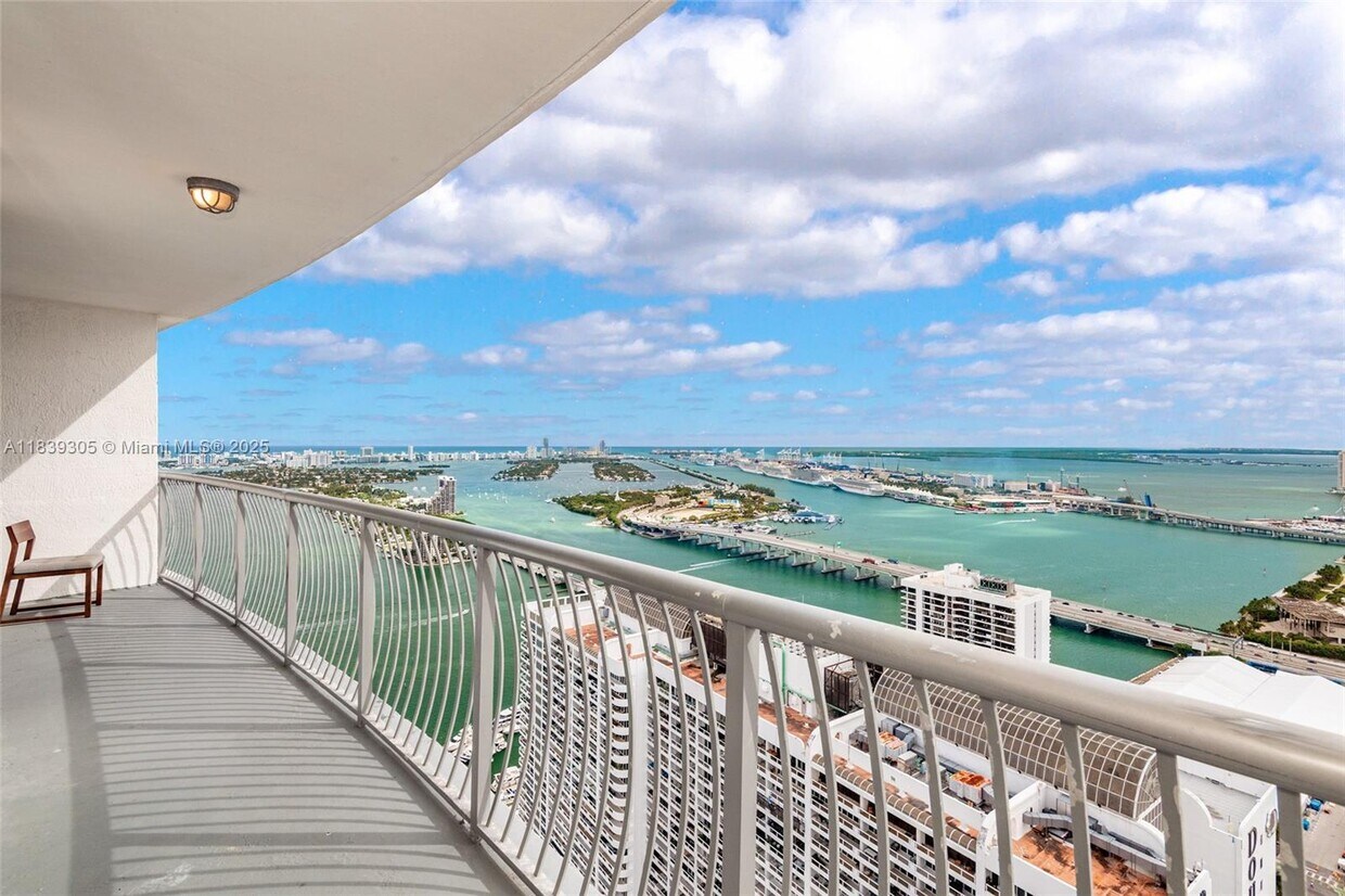 Foto principal - 1750 N Bayshore Dr