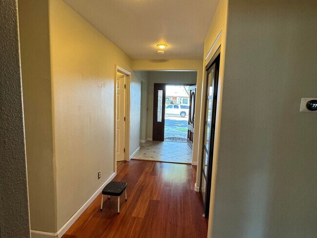 Building Photo - 3 Bedroom Single Family Home in Milpitas