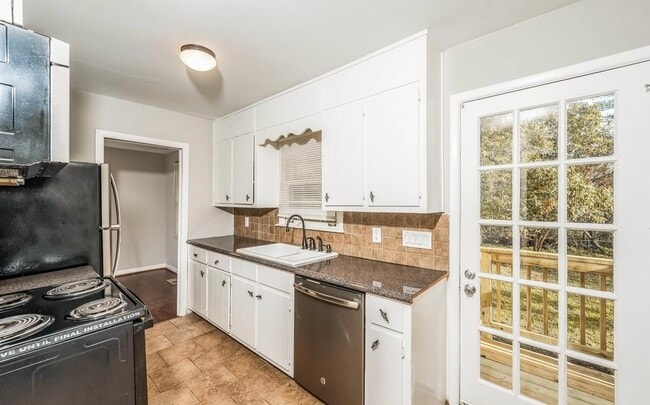 Foto del edificio - 2468 Watson Rd