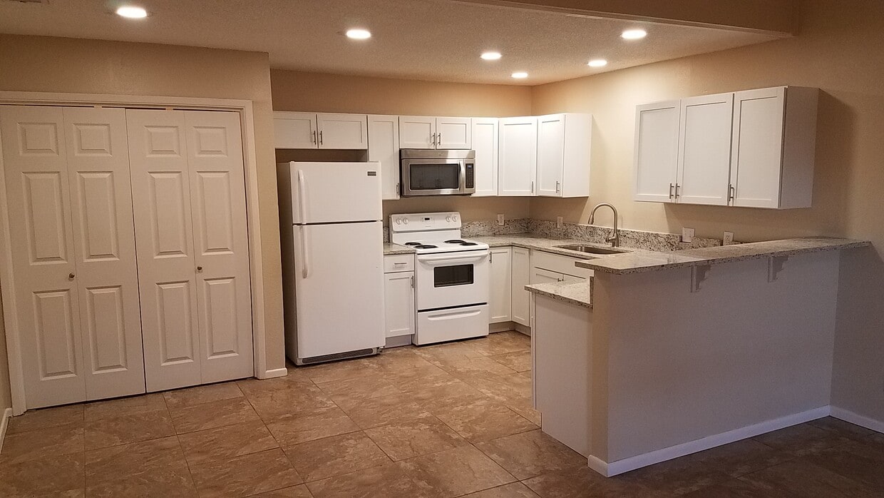 123 N Glenwood Dr, Midland, TX 79703 Townhome Rentals in Midland TX