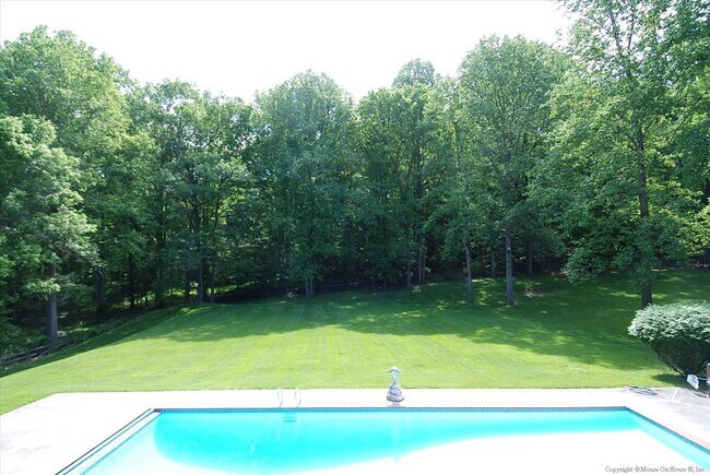 Building Photo - Stunning, Private Estate Home in Close in ...