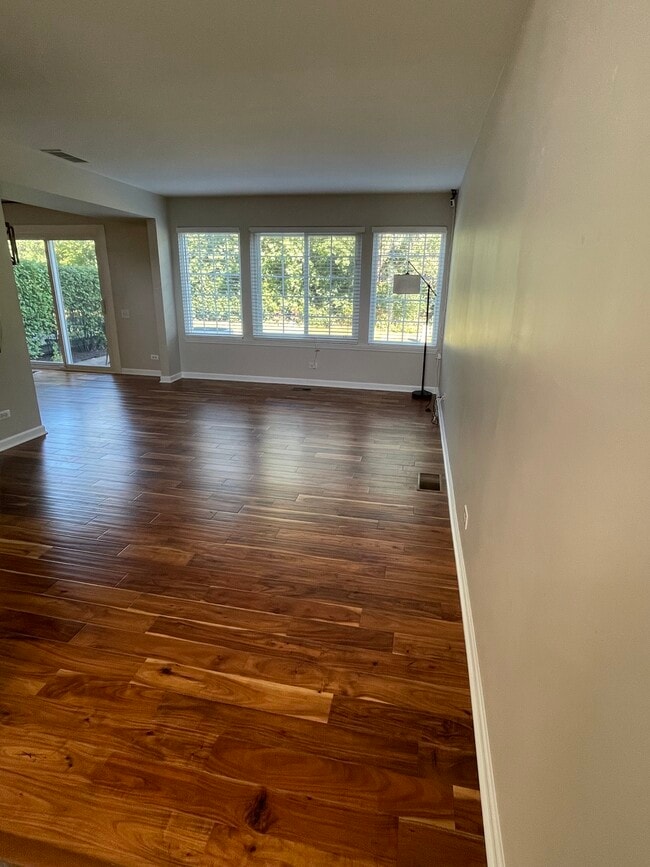 Building Photo - 357 Persimmon Ct
