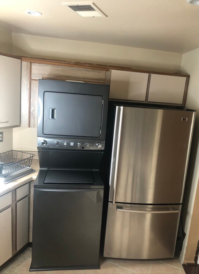 Building Photo - 6036 Hazelhurst Pl