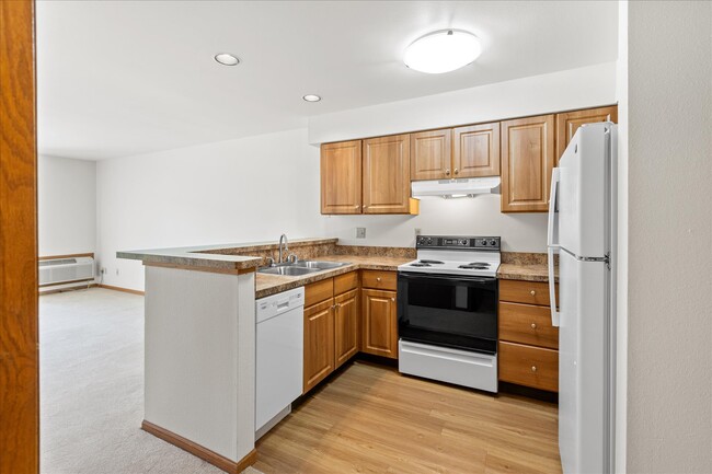 Cocina amplia - Maple Grove Apartments