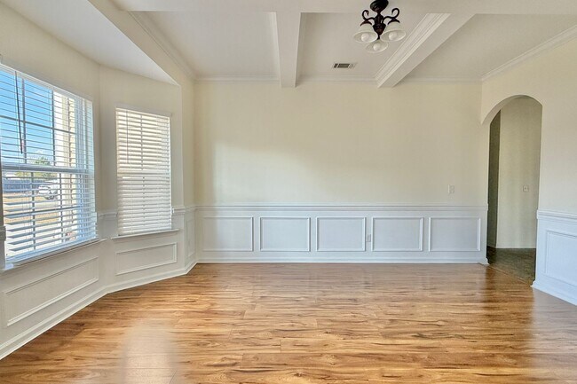 Building Photo - $500 RENT CREDIT | AVAILABLE NOW! (Small Pets Only)