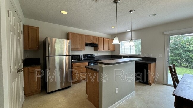 Building Photo - 143 Crete Ct