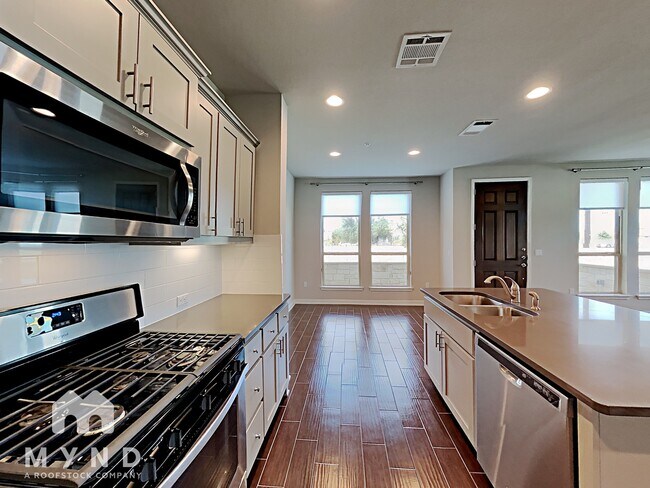 Foto del edificio - 13800 Lyndhurst St