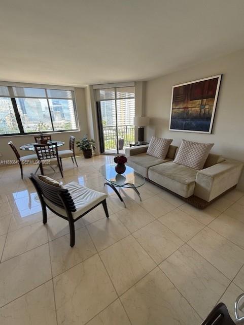 Foto principal - 540 Brickell Key Dr
