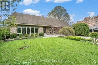 Building Photo - 2302 Fox Crescent