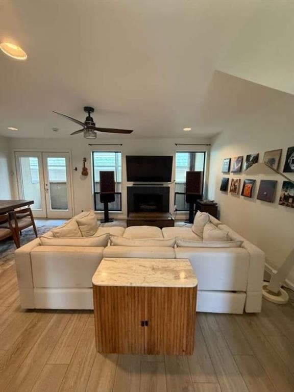 Building Photo - 1106 W 6th St