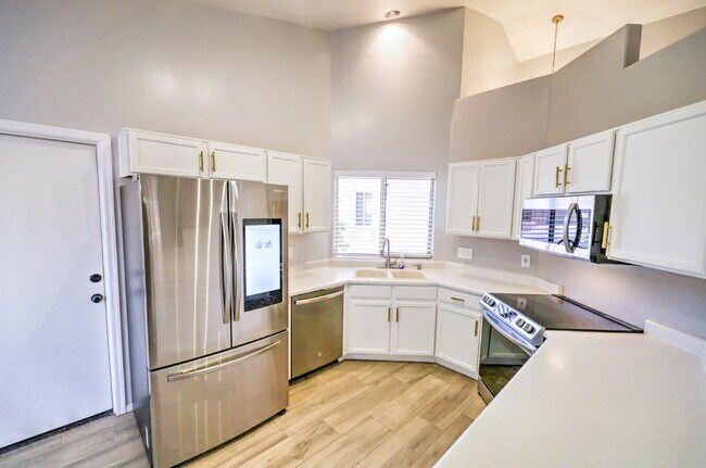 Foto del edificio - Smart East Side 3 Bedroom Home with EV cha...