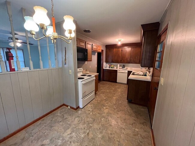 Foto del edificio - 472 E Jordan Ave