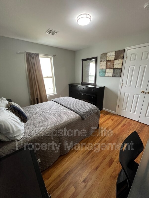 Foto del edificio - 255 - 257 NJ Railroad Ave #2