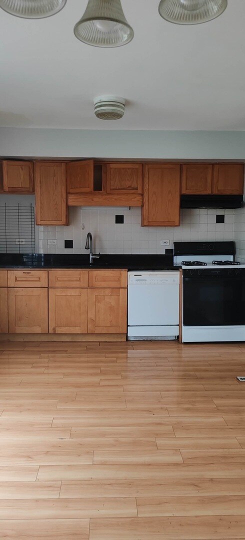 Foto del edificio - 1122 N Boxwood Dr