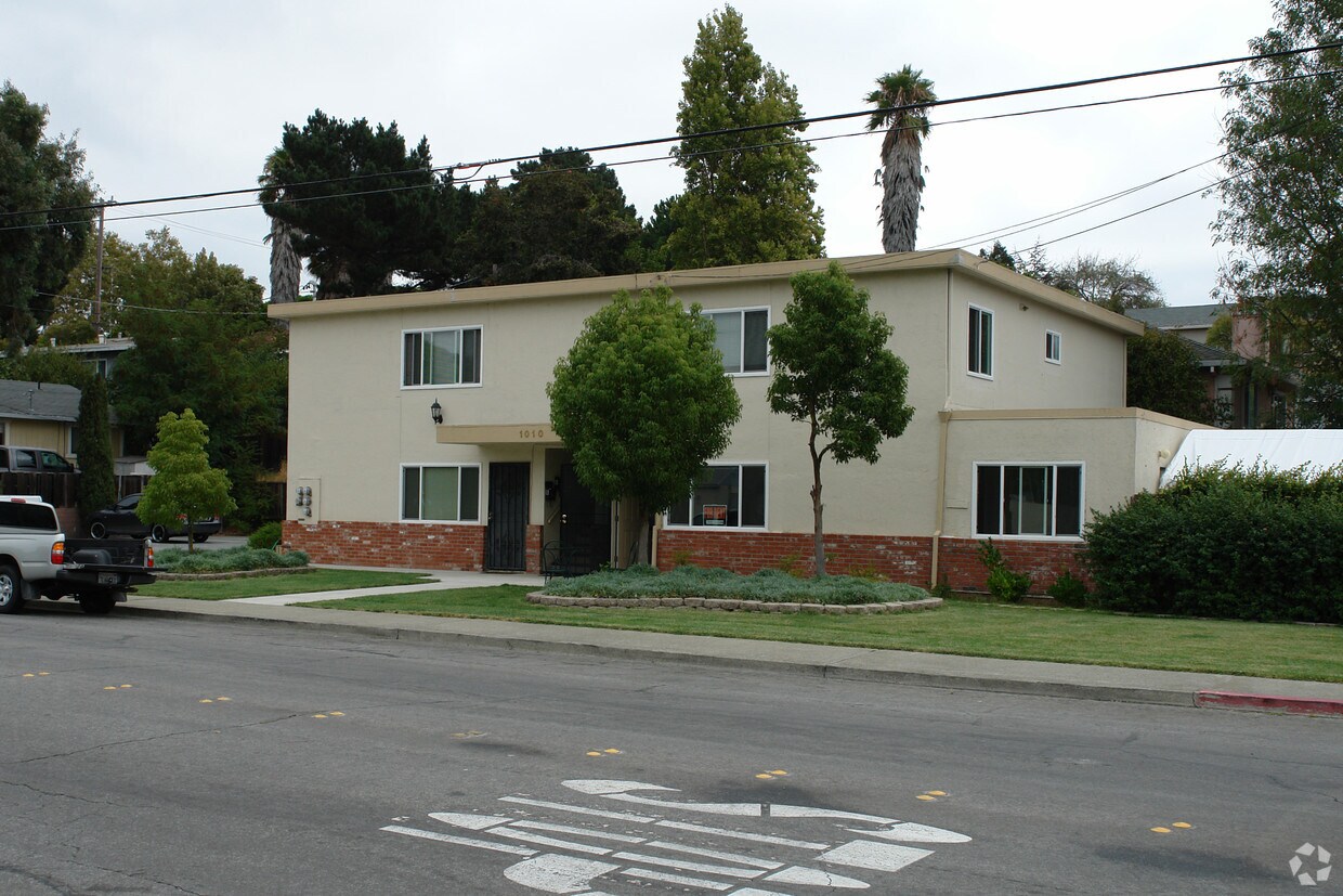 Foto principal - 1010 E 2nd St