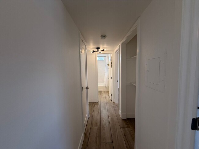 Foto del edificio - 8517 Cedros Ave