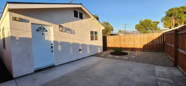 Foto del edificio - 156 E Marshall Blvd