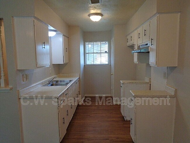 Building Photo - 3205 Pacesetter Dr