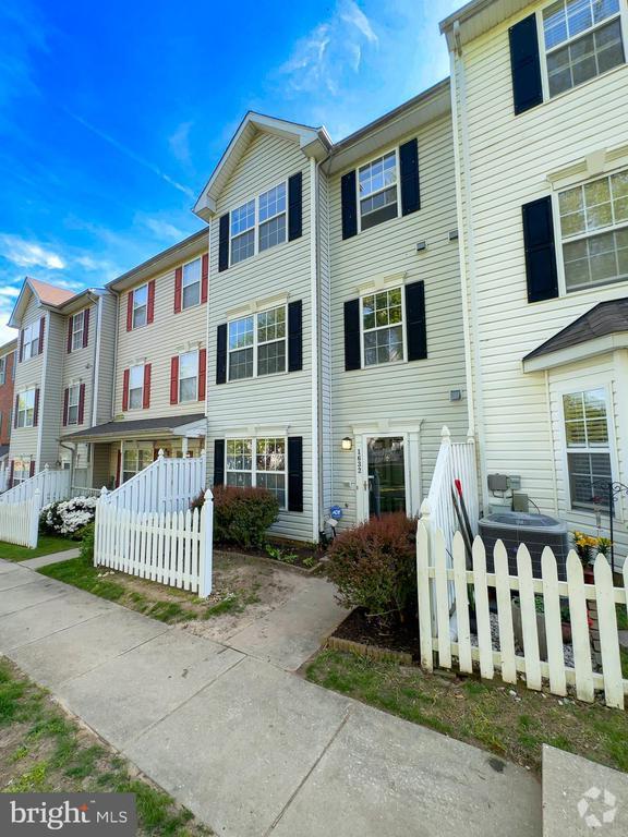 Building Photo - 1632 Briarview Ct