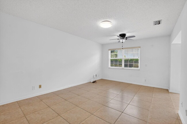 Building Photo - 6671 Via Regina