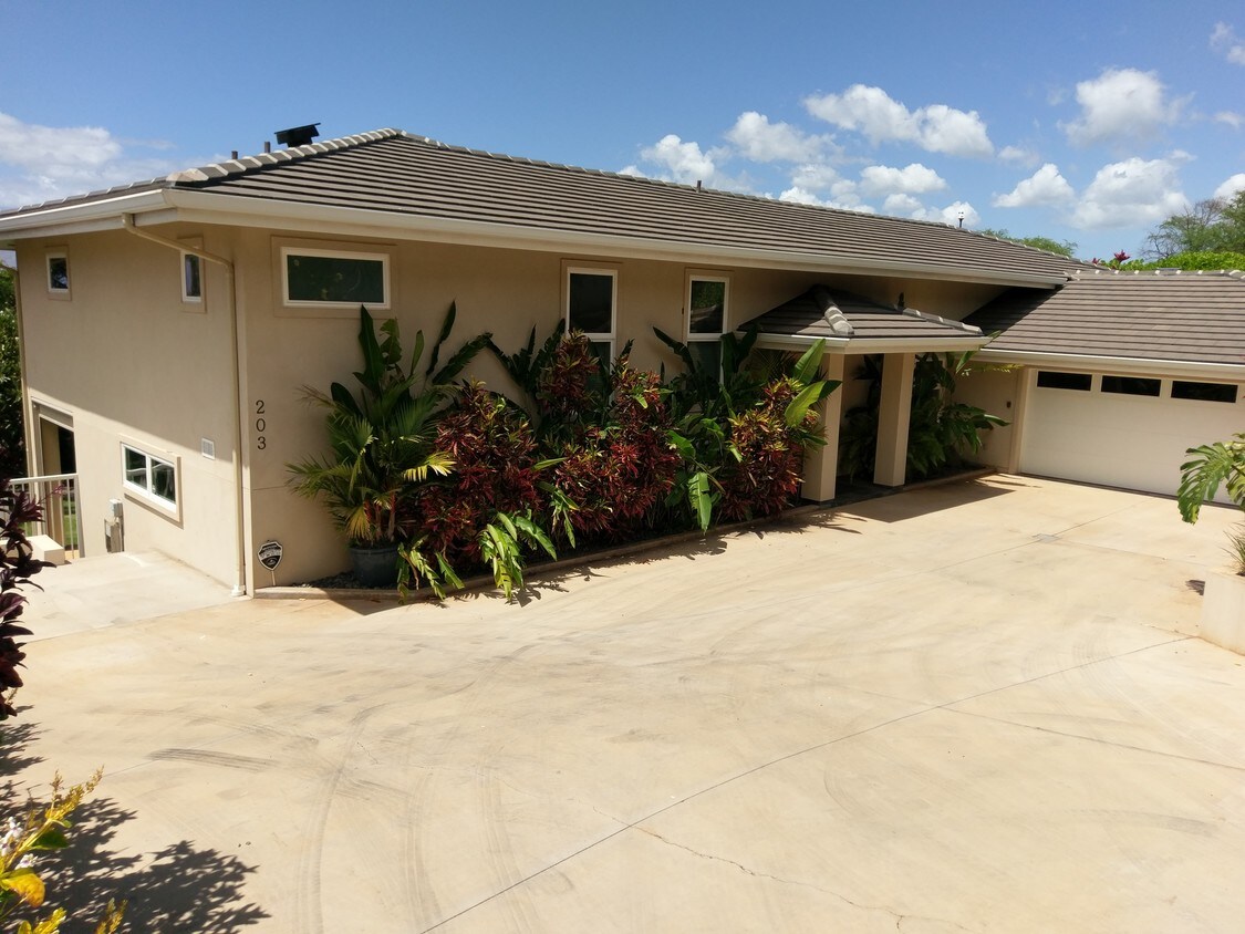 Primary Photo - 203 Heleuma Pl