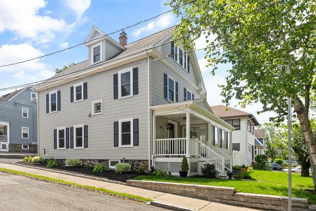 Photo - 271 Washington St House