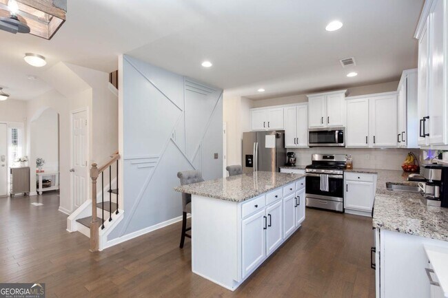 Foto del edificio - 7999 Dawson Ln