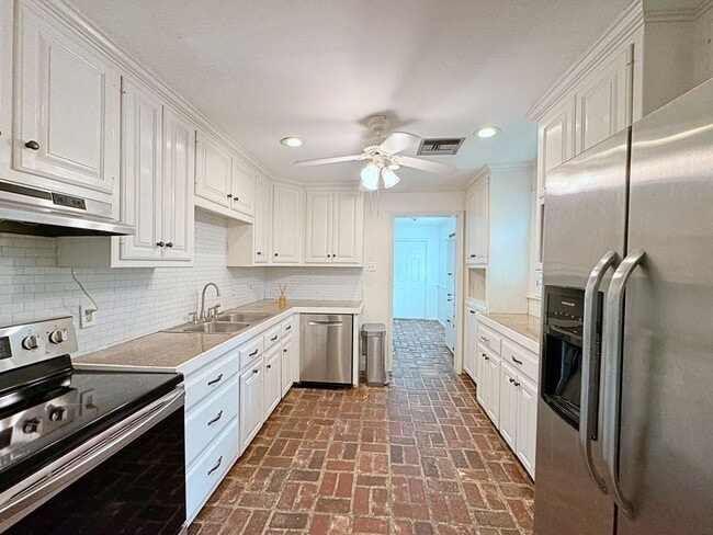 Building Photo - 3 Bedroom House in Sothdowns