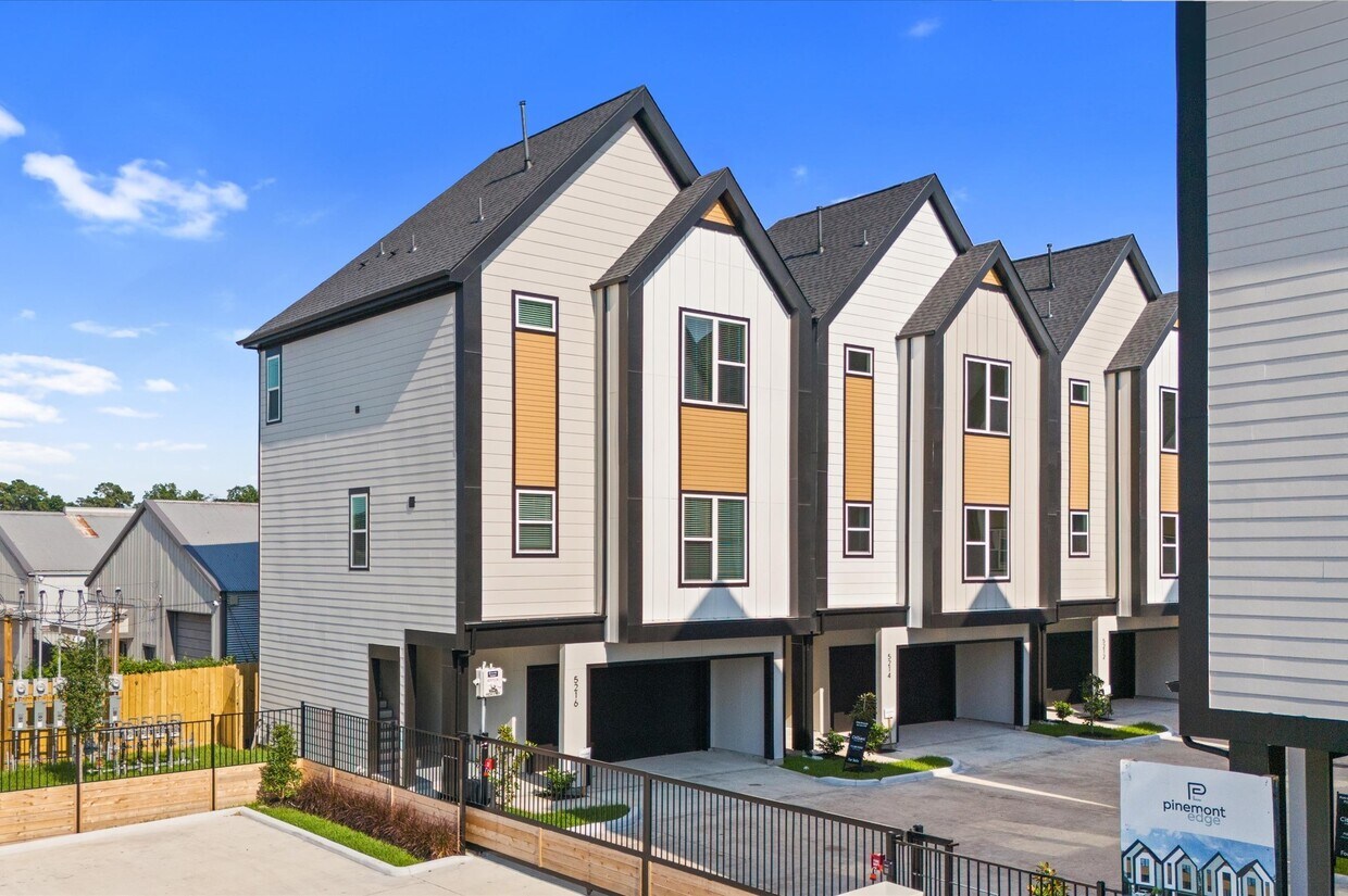 Foto principal - 5204 Pine Tree Dr