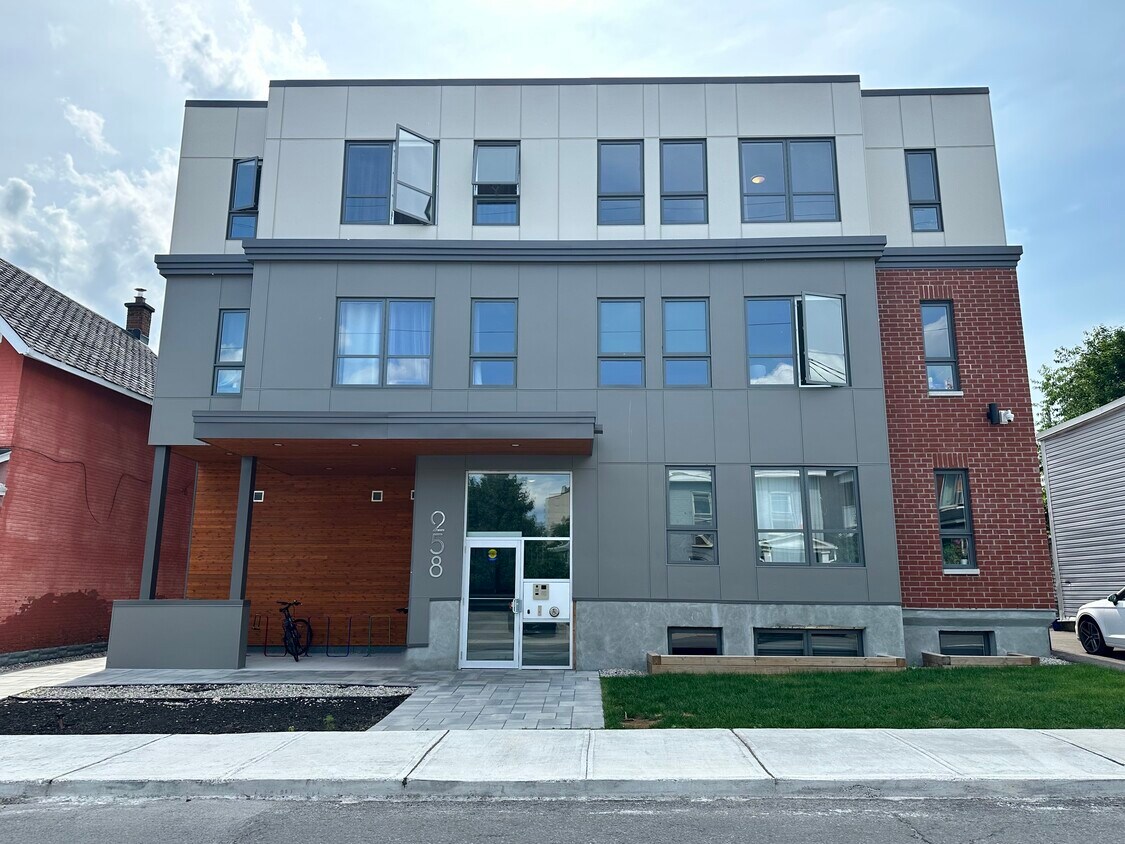 Photo principale - 258 Carruthers Av