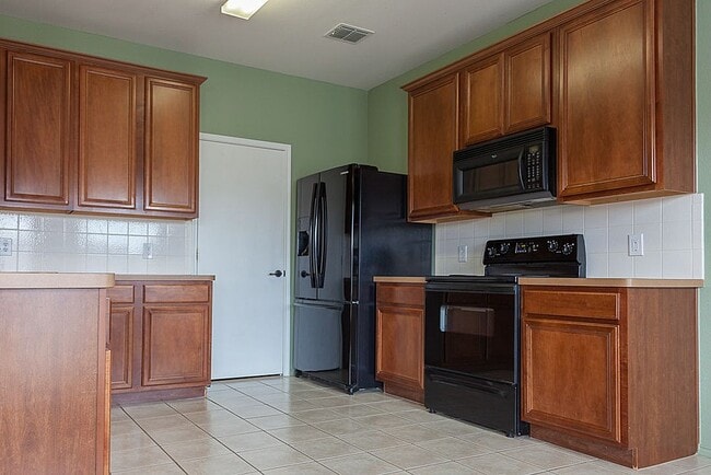 Building Photo - 708 Bamboo Dr