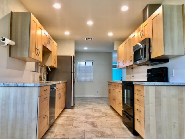 Building Photo - 3718 E Garden Dr