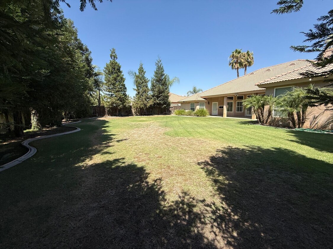Foto del edificio - Stunning home in NW Bakersfield!