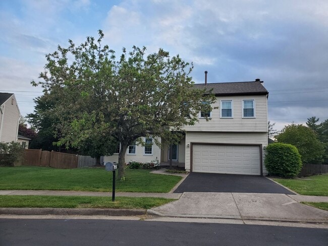 Building Photo - Spacious Home with Great Amenities minutes...