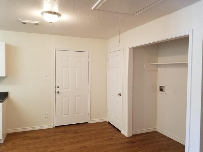 Building Photo - 11903 Greenmesa Dr
