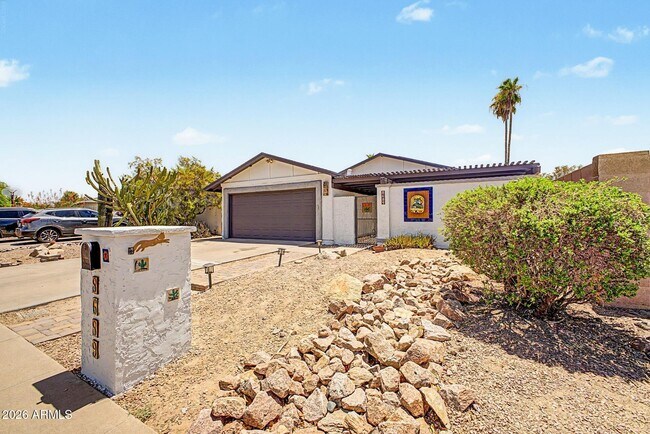 Foto del edificio - 8689 E Roosevelt Cir