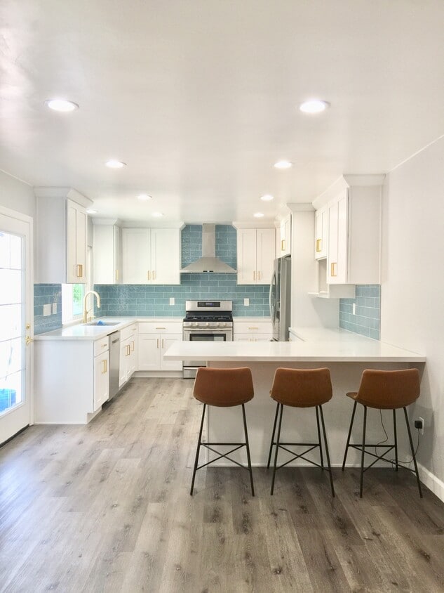 Kitchen - 385 Sunrise Cir