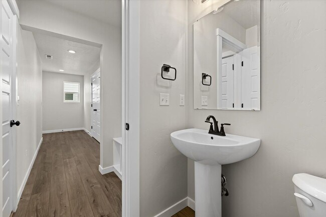 Building Photo - BRAND NEW Meridian Home for Rent!