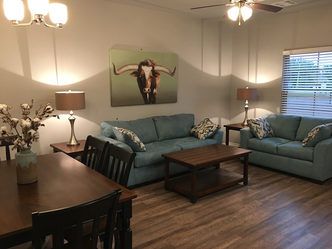 Foto principal - 1511 W Blue Starr Dr