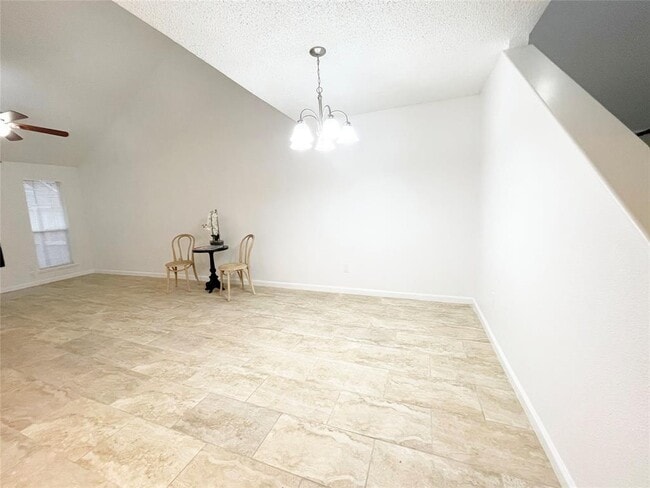 Building Photo - 13897 Hollowgreen Dr